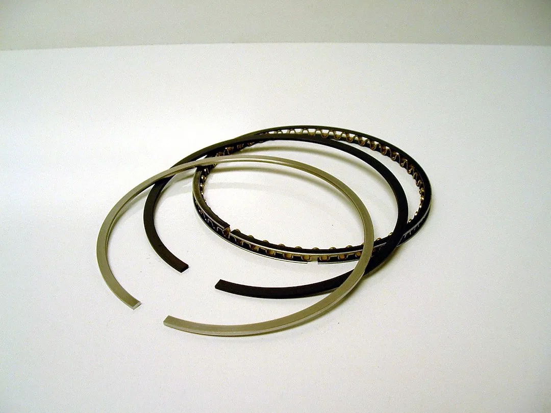CS9924070 – TOTAL SEAL Piston Ring Set, For Use With 8 Cylinder Engine 4.070 Inch Bore Steel Top Ring With 0.9 Millim...